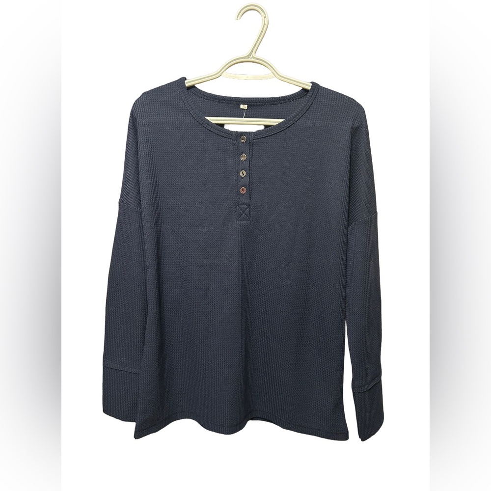 NEW Boutique Women’s Navy Blue Waffle Knit Button Front Henley Top small